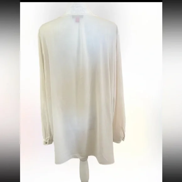 Vince Camuto Ivory 1X Plus Size Flowy Blouse - Picture 3 of 5